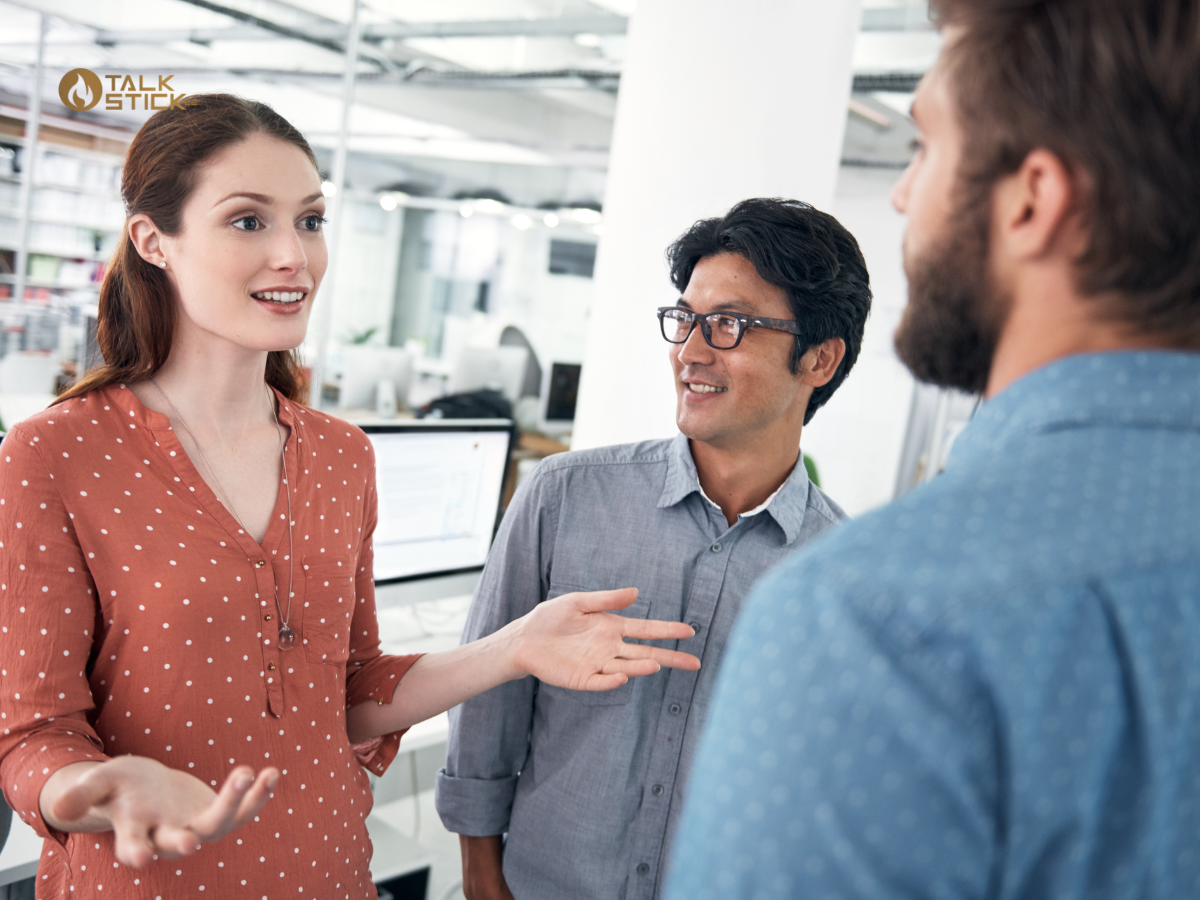 Descubra o que realmente é uma boa comunicação e como ela impacta relações pessoais e profissionais. Presença, intenção e escuta são os pilares que transformam conversas em conexões verdadeiras.